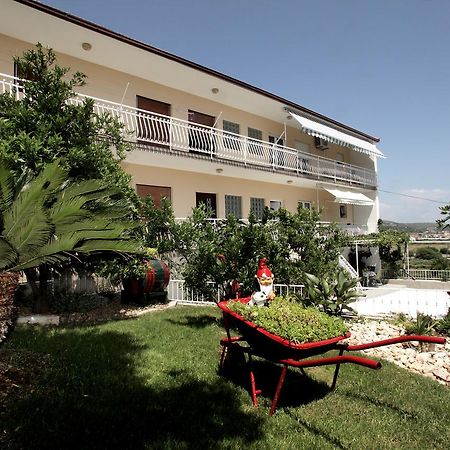 Apartment Carmen Трогир Экстерьер фото